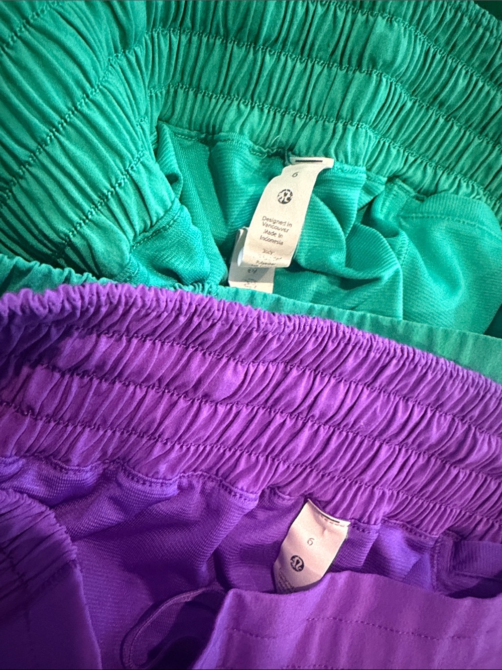 Women’s lululemon Hotty Hot HR 2.5" in Purple and Green - Picture 3 of 3
